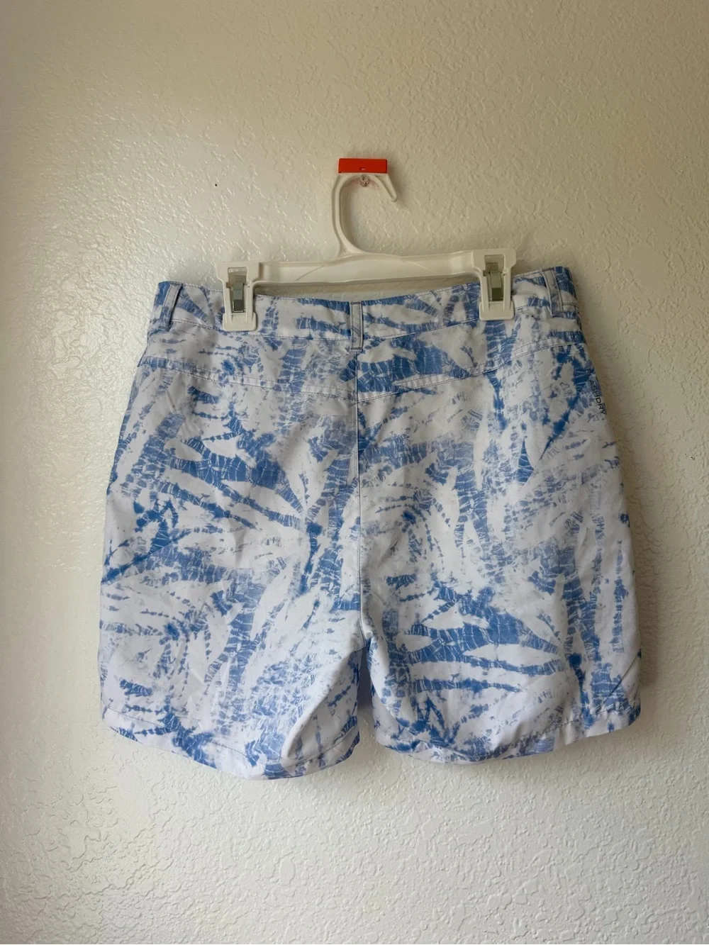 The North Face girls Amphibious Tie-Dye Adjustable Shorts Size L